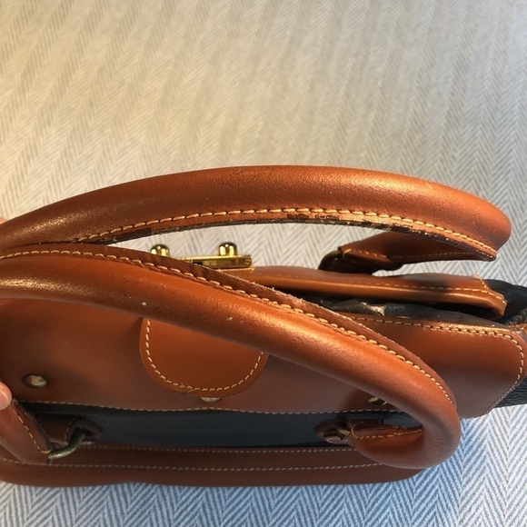 VINTAGE DOONEY BROKEN CLASP 14" X 9" X 5" ALL WEATHER LEATHER handbag. … - Picture 10 of 12